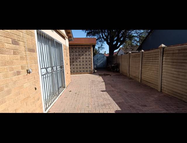 3 BEDROOM HOUSE FOR SALE IN VANDERBIJLPARK CE 5